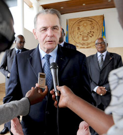 The IOC president, Jacques Rogge, speaks to reporters after meeting with President Kagame at Village Urugwiro, yesterday. The New Times /Village Urugwiro.