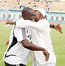 Amavubi Stars coach Sellas Tetteh and his Cote d'voire counterpart Francois Zahoui hug before Saturday's CAN qualifier,which Rwanda lost 5-0. (The New Times/Timothy Kisambira