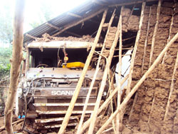 The trailer that rammed into a house in Rwamagana. None of the occupants were hurt. The New Times /Steven Rwembeho.