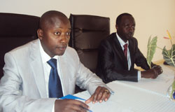 The Governor of Ngozi, Claude Nahayo (L) and the Southern Province Governor Alphonse Munyantwari during their meeting in Huye District. The New Times / J P Bucyensenge.