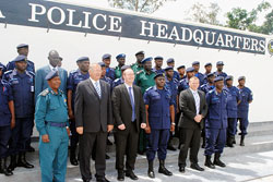 IGP Emmanuel Gasana and the British Envoy Llewellyn Jones in a group photo with police trainees yesterday. The New Times /Courtesy.