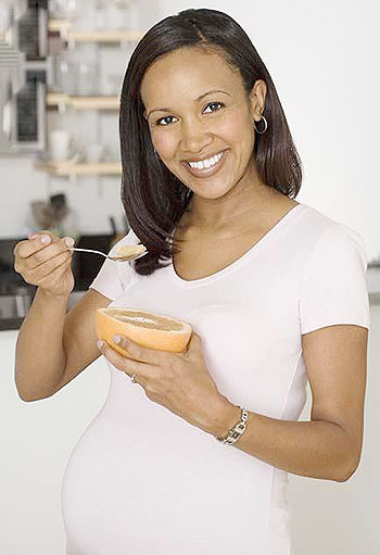 Healthy eating habits nourish pregnant mothers. (Net Photo)