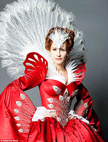 Julia Roberts as the Evil Queen. / Net photo.