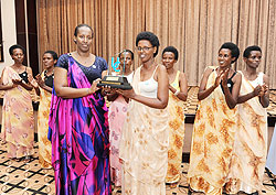 First Lady Jeannette Kagame, hands over the 2011 Unity Award to Franu00e7oise Mukagatare, the president of Ubutwari Bwo Kubaho association, at a dinner gala held after the congress. The New Times /Village Urugwiro.