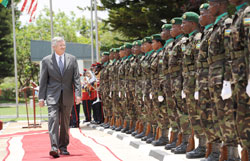 The US Envoy to Rwanda, Donald W. Koran, who was first to present credentials inspects a guard of honor at Village Urugwiro, yesterday. The New Times / Village Urugwiro.