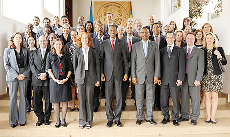  President Kagame with the IFC delegation after the meeting at Village Urugwiro, yesterday. The New Times /Village Urugwiro.
