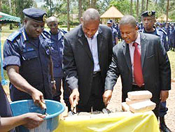 (L-R) IGP Gasana, Minister Nsengiyumva and Jerome Gasana the Director General, WDA  lay the foundation stone in Gishali yesterday. The New Times/ Courtesy.