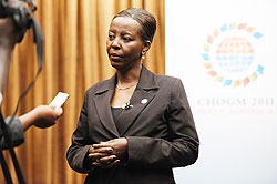  Foriegn Affairs Minister, Louise Mushikiwabo speaks to reporters in Perth, Australia where the Commonwealth meeting is taking place. The New Times / Village Urugwiro.