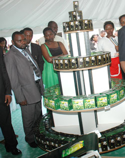 People admire Rwandan tea during a past trade show. Local producers have termed the regional business competition 'biting'. The New Times / File.