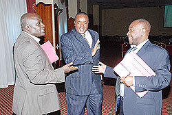 BNR's Dr Thomas Kigabo, Kenya head of delegation Mr Julius Mutua and EAC Senior Statistician Robert Maate at the EAC Monetary Union meeting  in Entebbe, Uganda. The New Times / Courtesy.