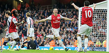 Arsenal's players celebrate a goal against West Brom last Saturday Net Photo.