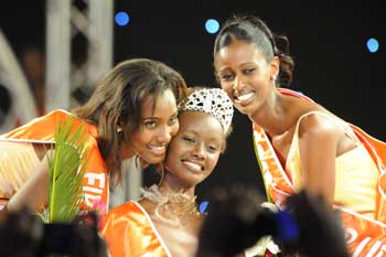 Miss Rwanda 2009 Grace Bahati (C), poses for a photo with the first and second runners-up, Carine Rusaro Utamuliza (L) and Winnie Ngamije The New Times/File photo