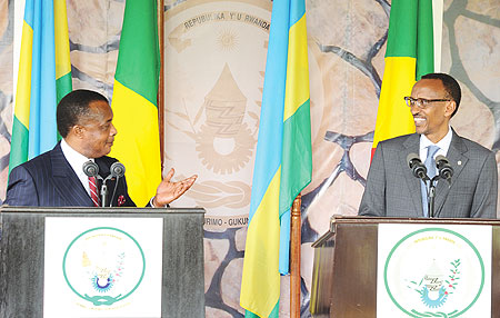 Presidents Kagame (R)) and Nu2019Guesso of the Republic of Congo during the news conference at Village Urugwiro, yesterday.  The New Times / Village Urugwiro