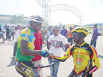 Team work keeps the cycling group together. The New Times / Courtesy photos