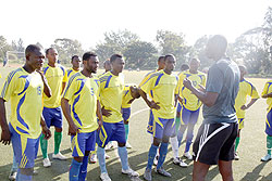 Amavubi assistant coach Eric Nshimiyimana talks to the players during one of the team's training sessions. The New Times / File.