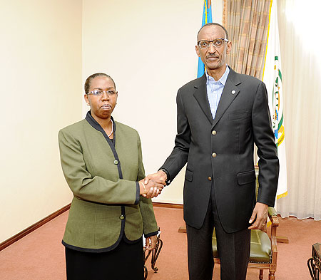 President Kagame with the outgoing Chief Justice, Aloysea Cyanzaire at Village urugwiro, yesterday. The New Times / Village Urugwiro.