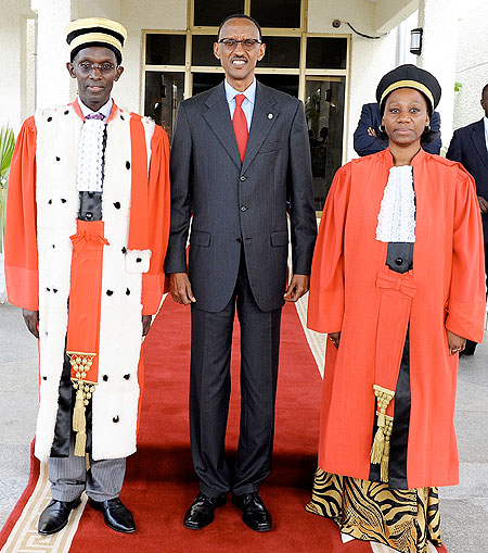 President-Paul-Kagame-with-Chief-Justice-Prof.-Sam-Rugege-(L)-and-his-deputy,-Zainabo-Kayitesi. The-New-Times/-Urugwiro-Village