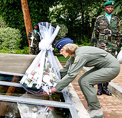 Major General Margaret H. Woodward laying a wreath of flowers at Kigali Genocide Memorial Centre yesterday. The New Times / Timothy Kisambira.