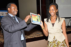 The New Times journalist Gloria Iribagiza receiving the award from MoH Permanent Secretary Dr Uzziel Ndagijimana at the ceremony. The New Times / Courtesy.