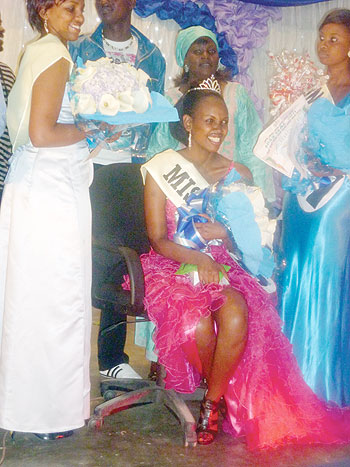 Miss ISAE-Busogo 2012 poses for a photo with the 1st and 2nd runners-ups. The New Times/Bonny Mukombozi.
