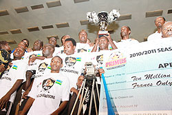 APR players posing with the 2010-11 Primus League trophy. The New Times / File 