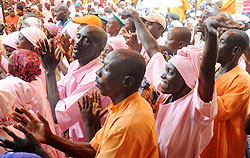 Nsinda Prison Inmates sing before some of them were released last month. The New Times / File.