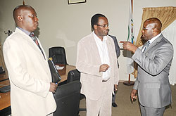 Premier Habumuremyi chats with Kigali City Mayor Fidele Ndayisaba (C) as Kicukiro District Mayor Jules Ndamage looks on after yesterdayu2019s meeting at the Prime Ministeru2019s Office. The New Times / J. Mbanda.