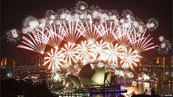 Fireworks usher in the New Year in Sydney, Australia. Net Photo