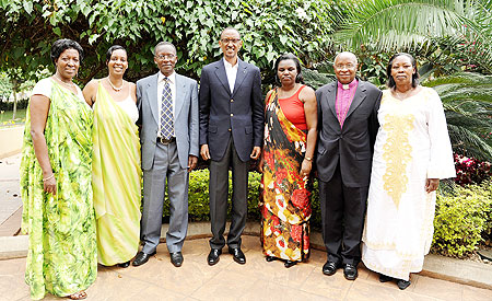 President Kagame (C) with members of the Rwanda Leaders Fellowship, the organisers of the annual Prayer Breakfast, yesterday. The New Times/ Village Urugwiro. 