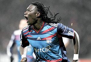 Bafetimbi Gomis scored in extra time to send Lyon through to the Cup final. Net photo.