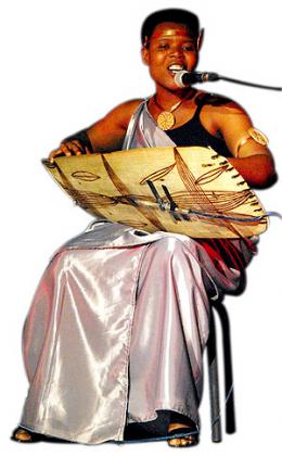 Sophie Nzayisenga performs the u2018Inangau2019. Photos by Soenke Matschurek.