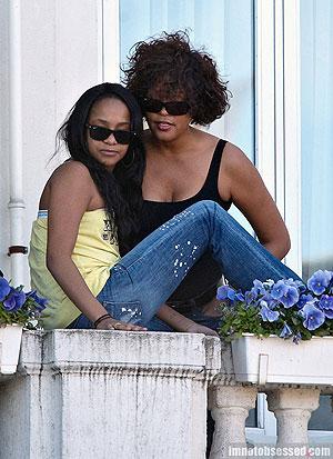 Whitney Houston and her daughter Bobbi Kristina Brown. Net photo