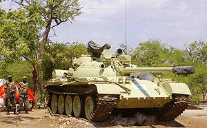 African Union peacekeepers tank on guard at Somali presidential palace in Mogadishu Nov-25-2007 Net photo