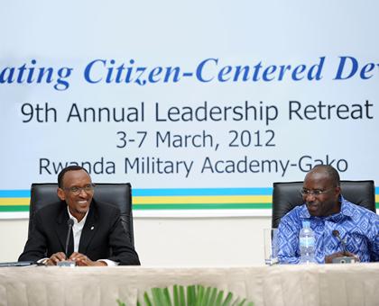 President Kagame (L) with the Prime Minister Pierre Damien Habumuremyi at the Leadership retreat yesterday. The New Times/Village Urugwiro.
