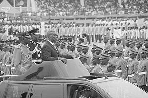 Ghanaian president John Atta Mills inspects troops and students during the Independence Day celebration in Accra, capital of Ghana, March 6, 2012. Net photo