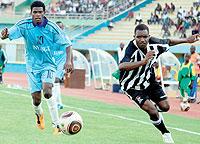 APRu2019s Albert Ngabo (R) vies for the ball with Isongau2019s Ruhinda Saifi Farouk during their League match at Amahoro Stadium yesterday. Isonga won 2-1. The New Times/T. Kisambira.