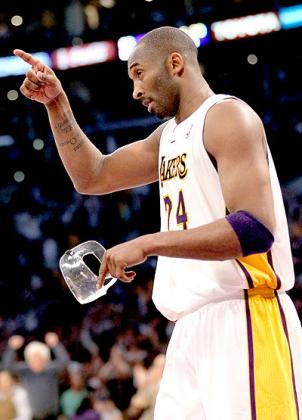 Kobe Bryant celebrates after the game with the Boston Celtics. The Lakers won 97-94. Net photo.