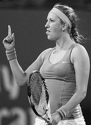 Victoria Azarenka of Belarus celebrates after defeating Angelique Kerber of Germany in their women's singles semifinal match. Net photo.