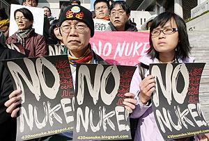 Korean and Asian activists attend a demonstration against the nuclear security summit in South Korea on March 19. Net photo