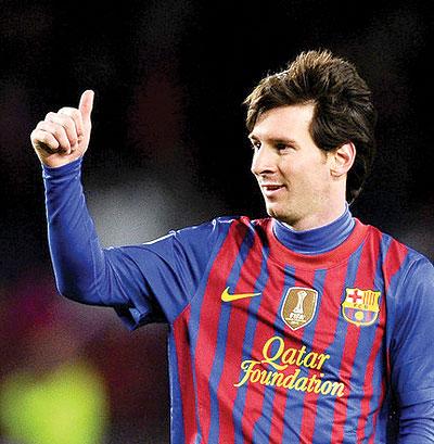 Lionel Messi gives his thumb up at the end of the La Liga match. Net photo.