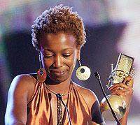 Kenyan musician, wahu recieving an MTV Africa  award. Net photo.