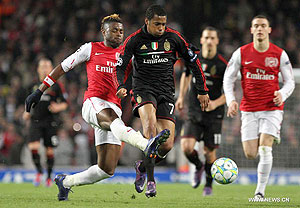 Robinho vies with Alexandre Song during their UEFA Champions League match. Milan will be looking to extend their lead. Xinhua
