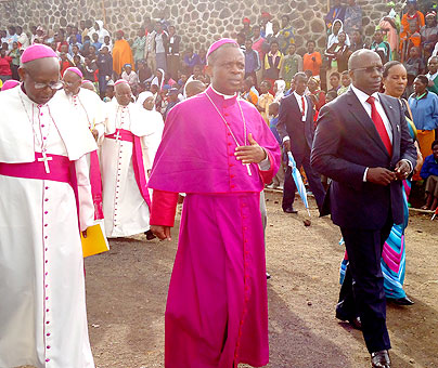 L-R: Bishop Servilien Nzakamwita, Bishop Vincent Harolimana and Prime Minister Dr Pierre Damien Habumuremyi in a procession at Musanze stadium at Harolimanau2019s ordination as the new bishop for the Ruhengeri Diocese, yesterday.  The New Times / B. Mukombozi