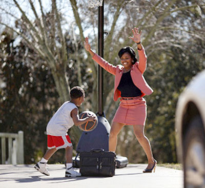 Parents should encourage their children to exercise because itu2019s great and will help boost a childu2019s mood positively. Net photo.