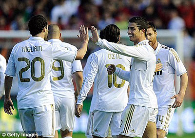 Cristiano Ronaldo and Gonzalo Higuain celebrate. Net photo.