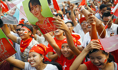 Supporters of Daw Aung San Suu Kyi cheered as election results were announced in Yangon. Net photo.