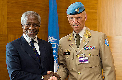 UN - Arab league envoy to Sylia, Kofi Annan, with General Mood who will assess the implementation of  a troop pullout pledged by President Assad. Net photo.