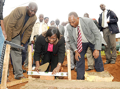 Minister Dr Alivera Mukabaramba (C), flanked by Jean Sayinzoga (R), and Kicukiro District Mayor, Paul  Jules Ndamage lay the facility's foundation stone. The New Times / J. Mbanda.