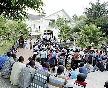 Mourners at the Kigali Memorial Centre yesterday. Rwandans are marking a week-long commemoration period, during which many people visit Genocide memorial sites to pay tribute to the victims of the 1994 Genocide against the Tutsi.  The New Times / Timothy 