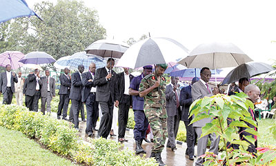 Senior officials move to lay wreaths on the graves of the fallen politicians. 